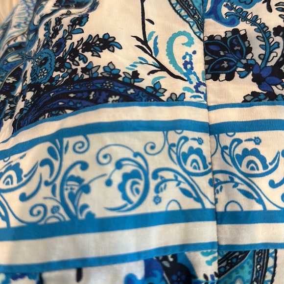 Sleeveless dress zippers in back - Picture 9 of 9